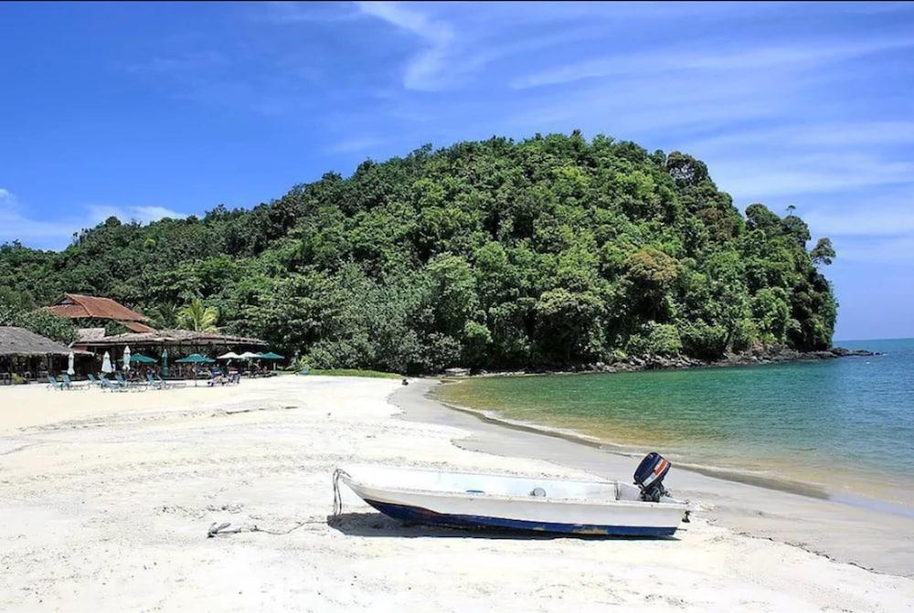 Favehotel Cenang Beach Langkawi Exterior photo